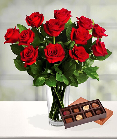 Valentine&#039;s Red 1 Dozen Long Stem Roses with Chocolate